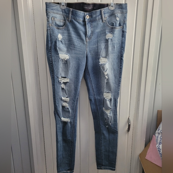 Torrid Bombshell Distressed Jegging - Picture 1 of 5